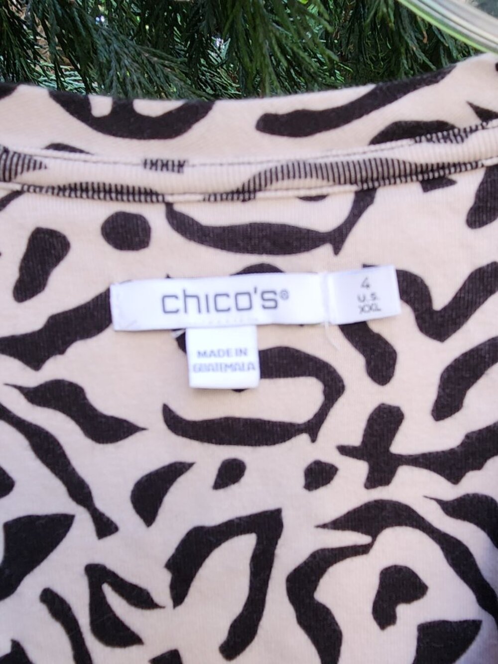 EUC Chico's 4 / XXL Women's Black and white geometric 3/4 sleeve Cotton top - Picture 3 of 9